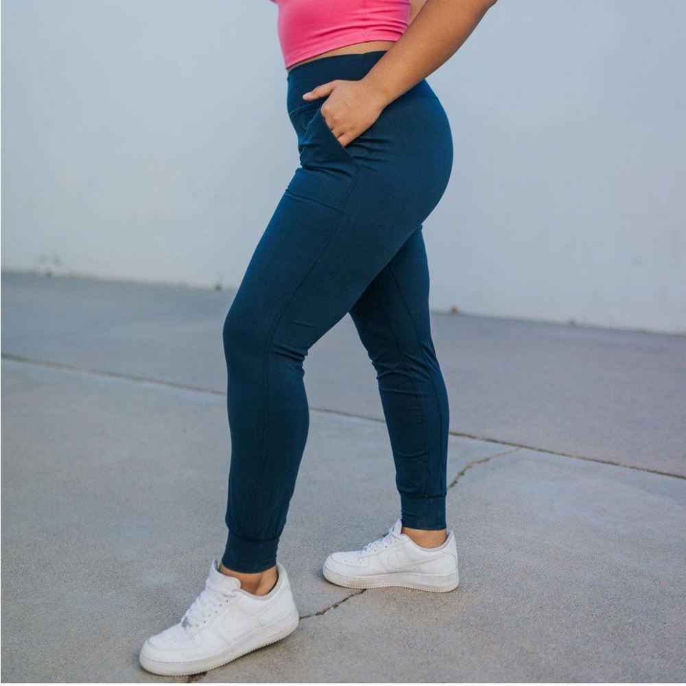 senita studio skin jogger